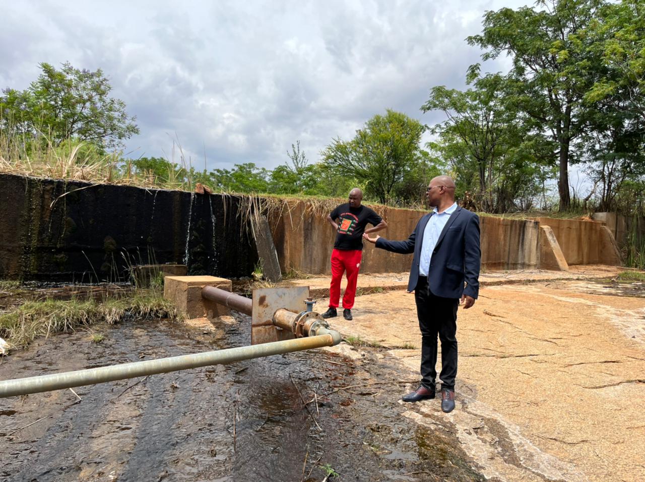 EFF CONDEMNS POCKETING OF R37 MILLION SAND WATER EXTRACTION PROJECT BY CONTRACTORS IN GA-PHAAHLA IN MAKHUDUTHAMAGA.