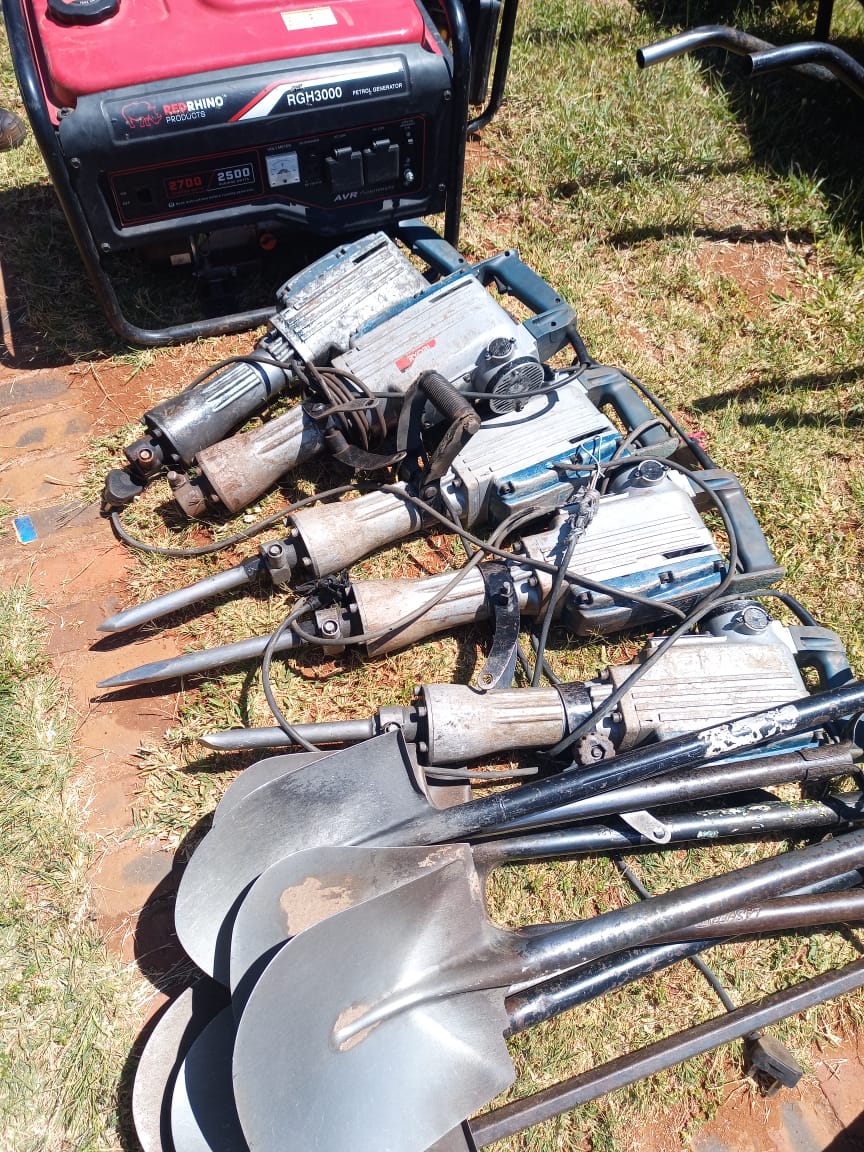 MEMBERS OF PROVINCIAL ILLEGAL MINING TASK TEAM APPREHEND TWO SUSPECTS AND CONFISCATE MINING EQUIPMENT