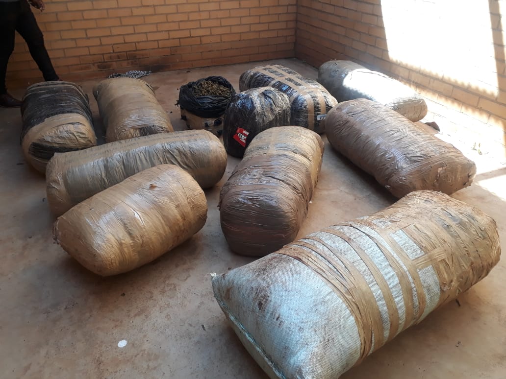 SIX SUSPECTS TRAVELLING IN TWO MOTOR VEHICLES ARRESTED AND BAGS OF DAGGA SEIZED