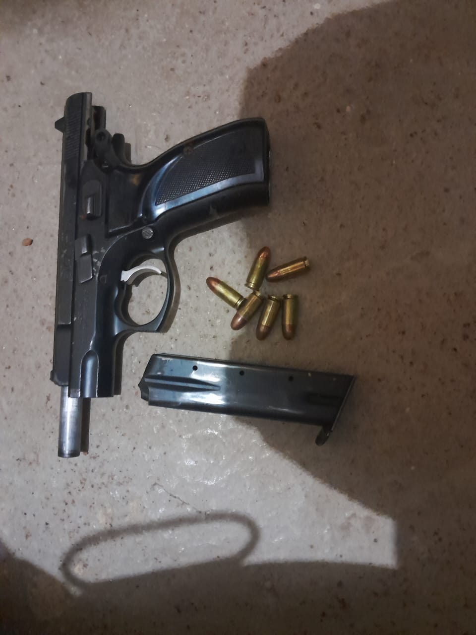 POLICE APPREHEND A 31-YEAR-OLD MALE SUSPECT FOR POSSESSION OF UNLICENSED FIREARM, AMMUNITION AND SUSPECTED STOLEN PROPERTIES