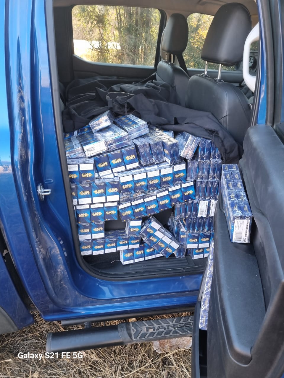 FOREIGN NATIONAL SUSPECT BUSTED FOR SMUGGLING ILLICIT CIGARETTES WORTH OVER HUNDRED THOUSAND RANDS FOLLOWING HIGH SPEED CHASE