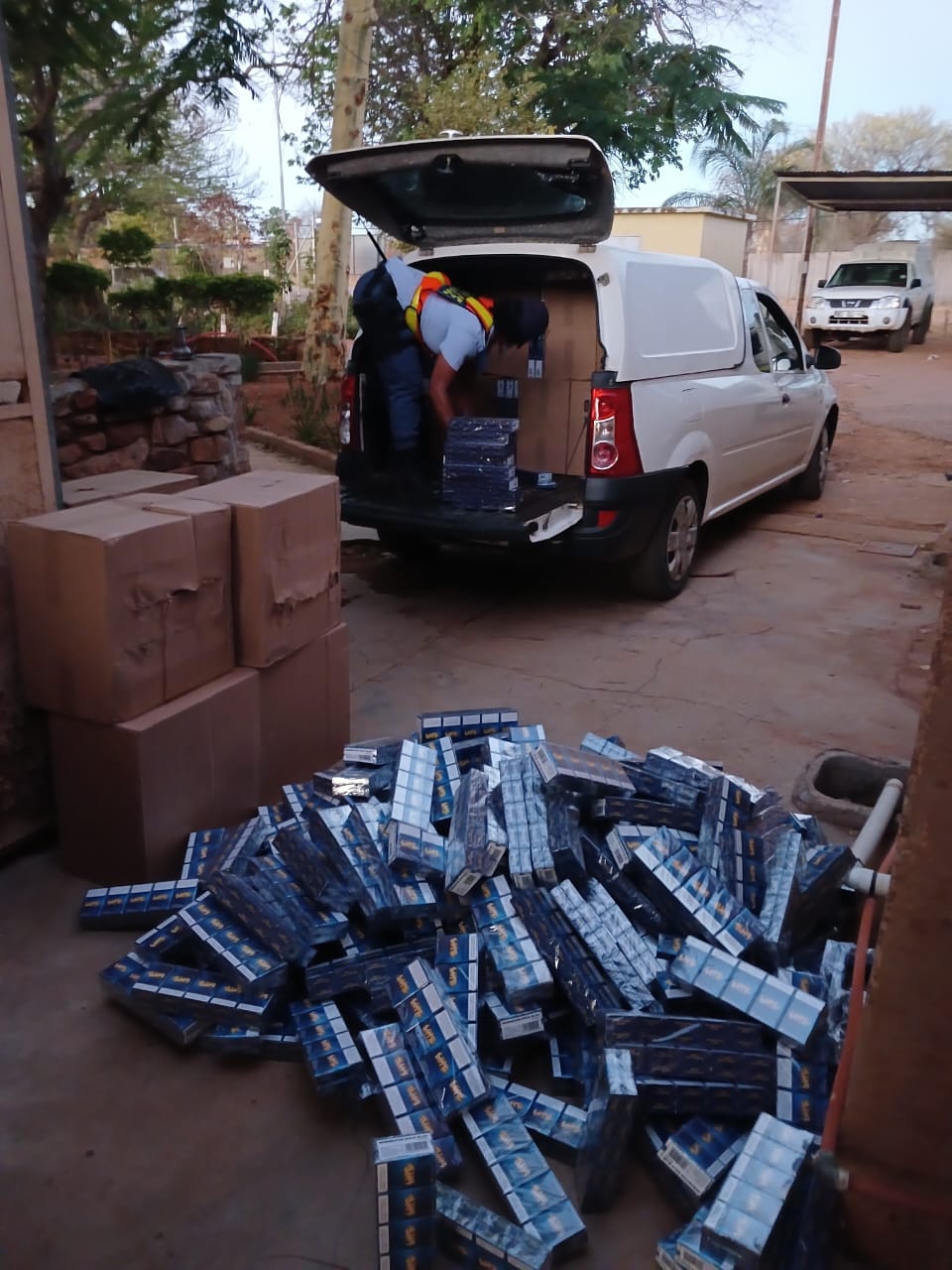 POLICE SEIZE OVER R300 000.00 WORTH OF ILLICIT CIGARETTES IN ALLDAYS AND LAUNCH MANHUNT FOR SUSPECTS