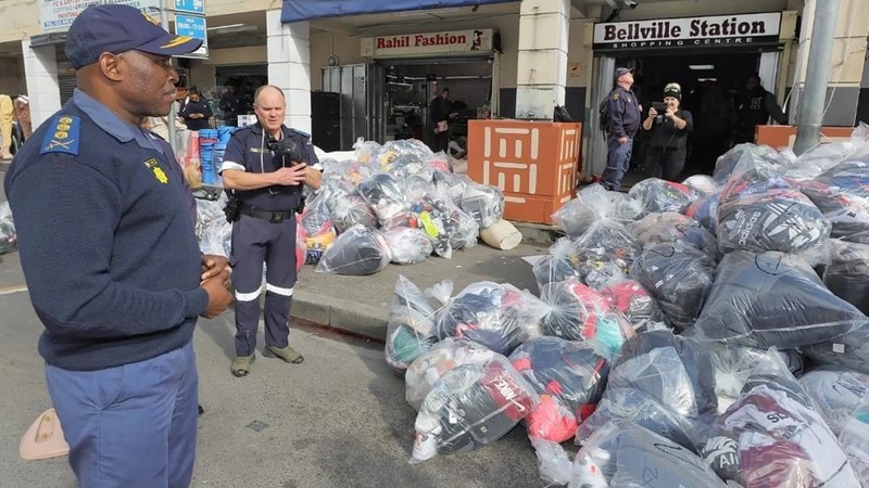 FIVE SUSPECTS ARRESTED AFTER THE DISCOVERY OF COUNTERFEIT GOODS AND MACHINERY