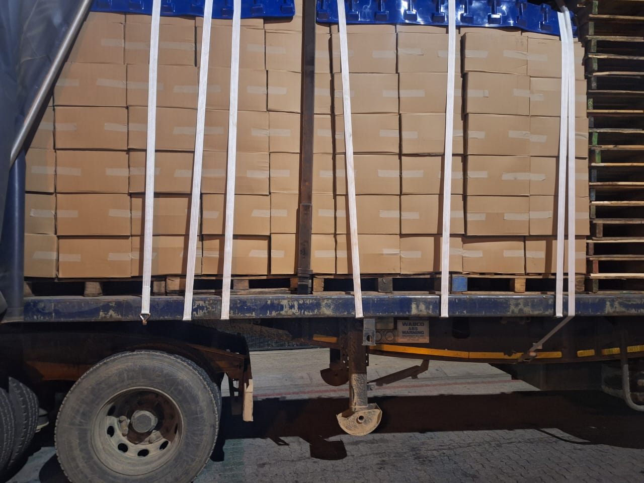 FOREIGN NATIONAL MALE NABBED AT BEITBRIDGE PORT OF ENTRY FOR ATTEMPTING TO SMUGGLE ILLICIT CIGARETTES WORTH OVER R2 MILLION