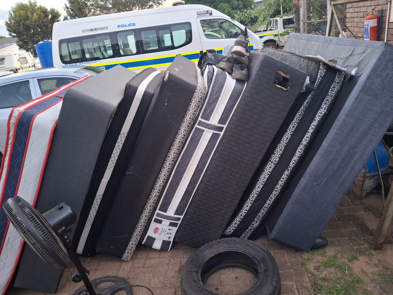 POLICE’S EXCELLENT INVESTIGATION LEADS TO THE ARREST OF SIX SUSPECTS LINKED TO BURGLARY AT A FURNITURE STORE AND RECOVERED STOLEN PROPERTY WORTH OVER R70,000 IN MALAMULELE