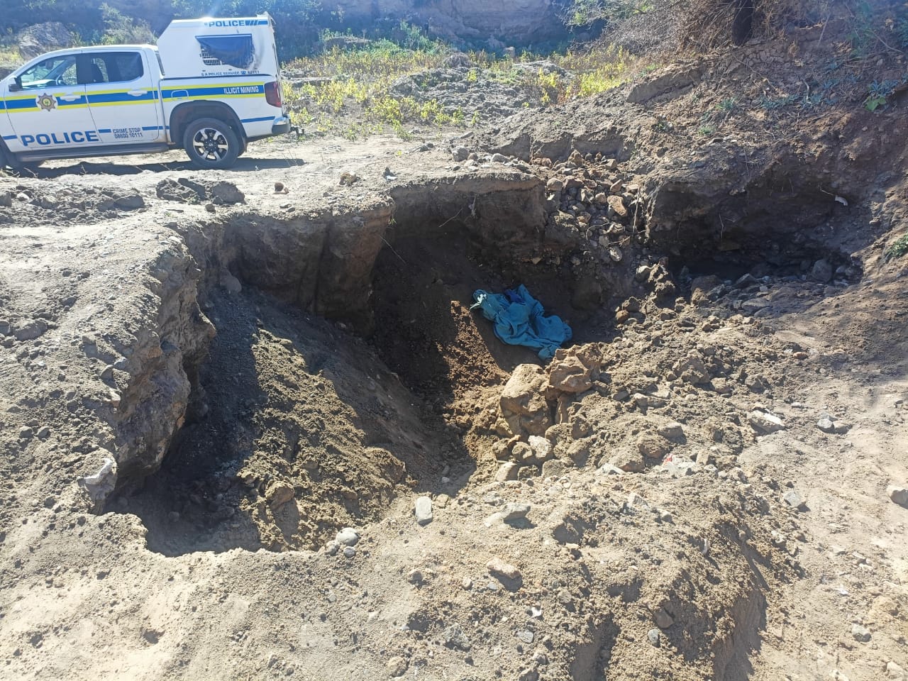 POLICE CONFISCATE ABANDONED ITEMS AND NAB ILLEGAL IMMIGRANTS DURING OPERATION VALA UMGODI