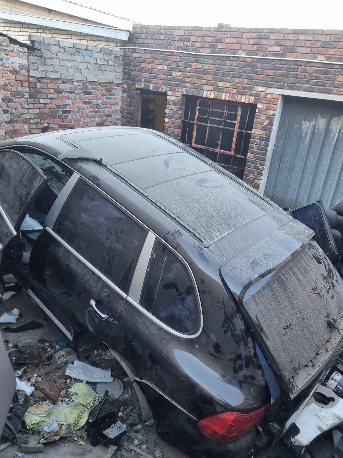 LUXURY VEHICLE FOUND CHOPPED AT WORKSHOP IN NIRVANA – THREE SUSPECTS ARRESTED, INCLUDING OWNER